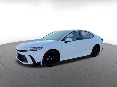 Used 2025 Toyota Camry SE image 8