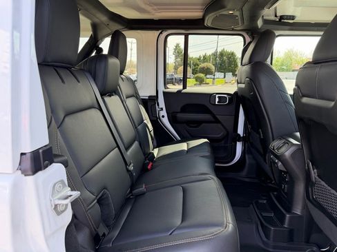 New 2026 Jeep Wrangler Sahara AWD/4WD image 38