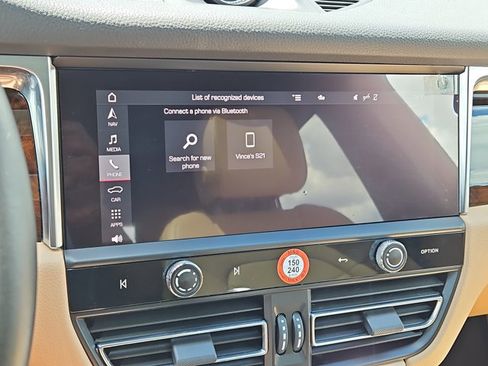 Certified 2023 Porsche Macan AWD/4WD image 33