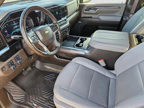 Used 2024 Chevrolet Silverado 2500 LTZ w/ LTZ Convenience Package image 9