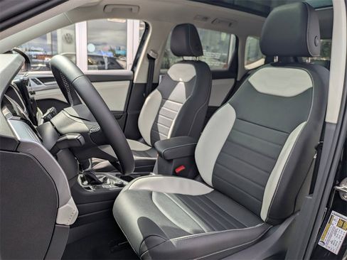 New 2025 Volkswagen Taos SEL image 26