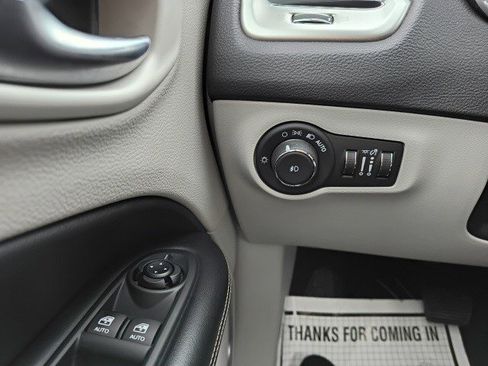 Used 2017 Jeep Compass Latitude w/ Cold Weather Group image 21