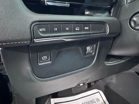 Used 2021 Cadillac Escalade Premium Luxury image 28