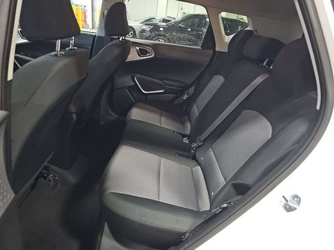 Used 2025 Kia Soul LX w/ LX Technology Package FWD image 9