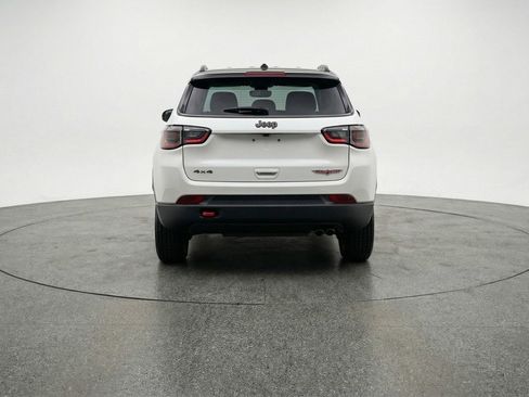 Used 2025 Jeep Compass Trailhawk image 7