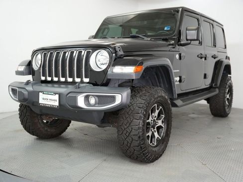 Used 2019 Jeep Wrangler Unlimited Sahara w/ Uconnect 4C Nav & Sound Group AWD/4WD image 3