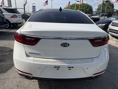 Used 2017 Kia Cadenza Premium w/ Luxury Package FWD image 6