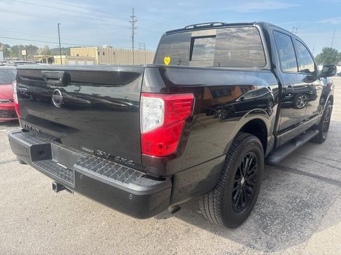 Used 2019 Nissan Titan SV w/ SV Convenience Package image 7
