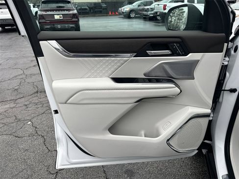 Used 2024 GMC Acadia Denali w/ Super Cruise Package image 11