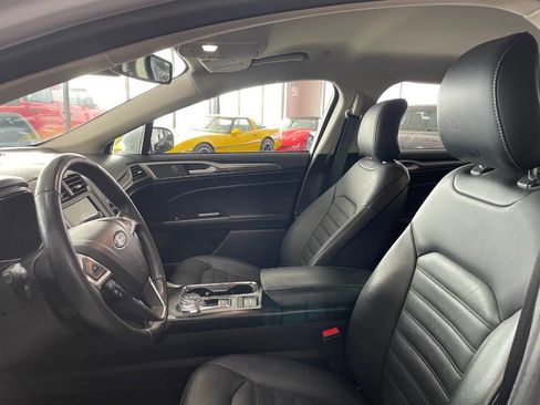 Used 2017 Ford Fusion SE w/ Equipment Group 602A image 11