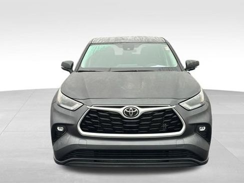 Used 2025 Toyota Highlander LE image 7