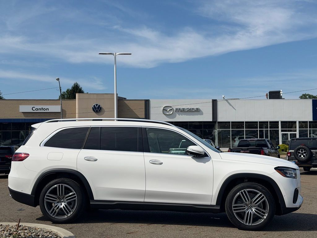 Used 2024 Mercedes-Benz GLS 450 4MATIC image 6