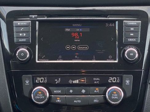 Used 2020 Nissan Rogue S image 22