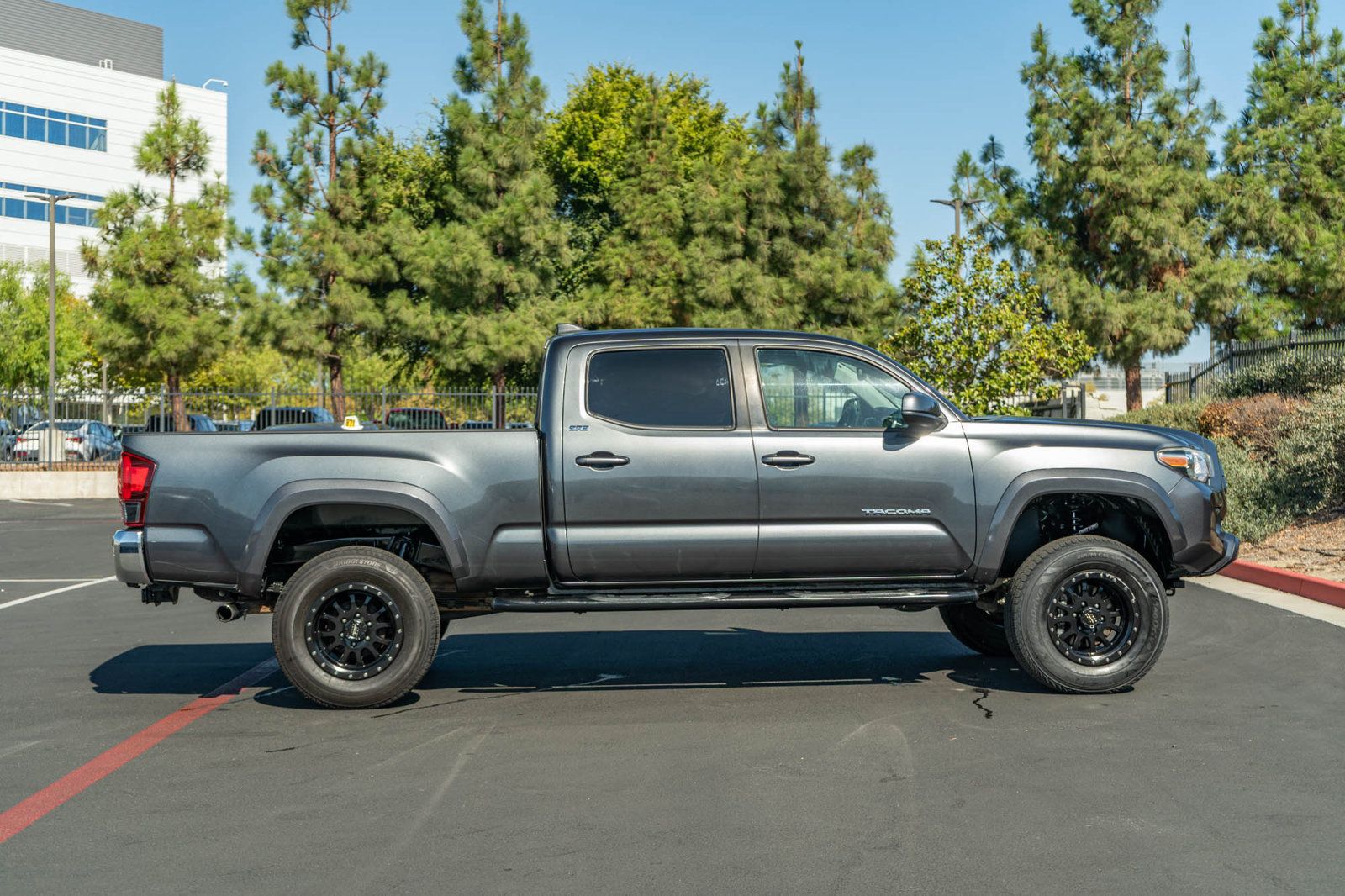 Used 2020 Toyota Tacoma SR5 RWD image 11
