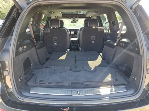 Used 2021 Jeep Grand Cherokee L Overland w/ Luxury Tech Group IV image 12