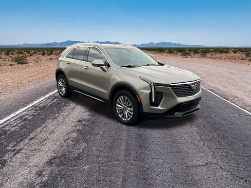 Used 2025 Cadillac XT4 Premium Luxury w/ Technology Package image 3