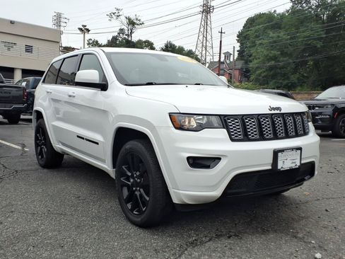 Certified 2019 Jeep Grand Cherokee Altitude AWD/4WD image 3