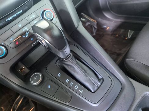 Used 2015 Ford Focus SE w/ SE Cold Weather Package FWD image 24