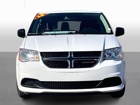 Used 2018 Dodge Grand Caravan SE w/ UConnect Hands-Free Group image 3