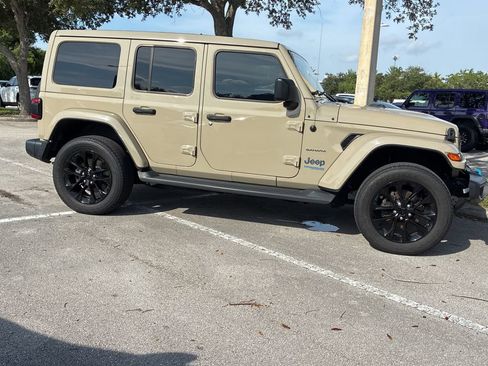 Used 2022 Jeep Wrangler Unlimited Sahara AWD/4WD image 8