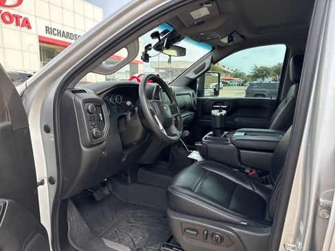 Used 2022 Chevrolet Silverado 2500 Custom w/ Custom Convenience Package image 9