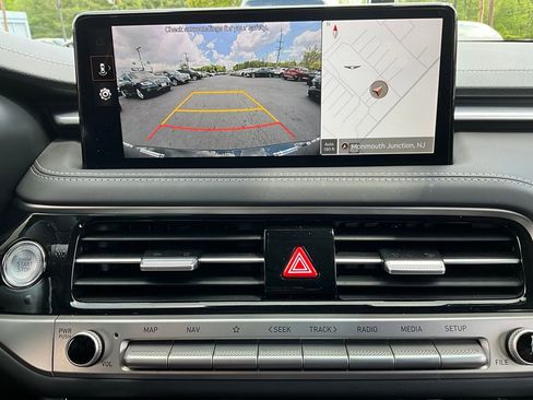 Used 2025 Genesis G70 2.5T image 40