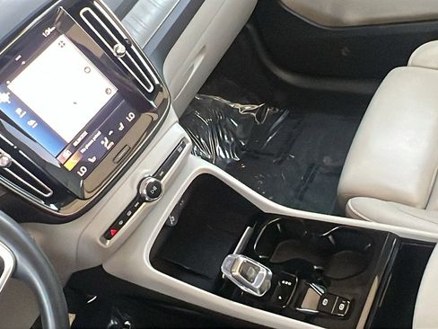 Used 2022 Volvo XC40 T4 Inscription w/ Advanced Package image 30