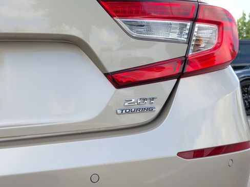 Used 2020 Honda Accord Touring image 11