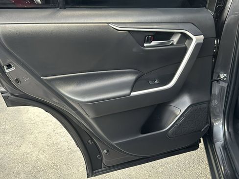 Used 2021 Toyota RAV4 XLE Premium image 18