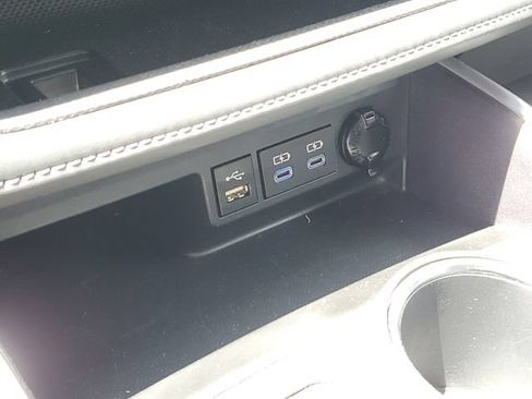 Used 2022 Toyota Highlander XLE AWD/4WD image 17