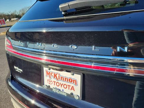 Used 2023 Lincoln Nautilus AWD w/ Premium Package image 10