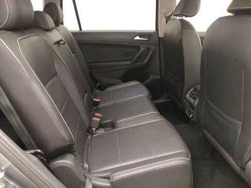 Used 2021 Volkswagen Tiguan SE w/ Panoramic Sunroof Package FWD image 19
