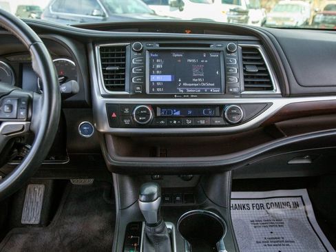 Used 2016 Toyota Highlander Limited w/ Driver Technology Package image 15