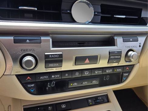Used 2013 Lexus ES 350 w/ Luxury Pkg FWD image 24