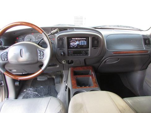 Used 2000 Lincoln Navigator Base 4dr 4WD SUV image 25