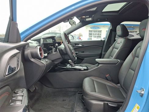 Used 2024 Chevrolet Trax RS w/ Sunroof Package image 16