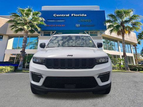 Certified 2025 Jeep Grand Cherokee Limited w/ Black Appearance Package RWD image 3