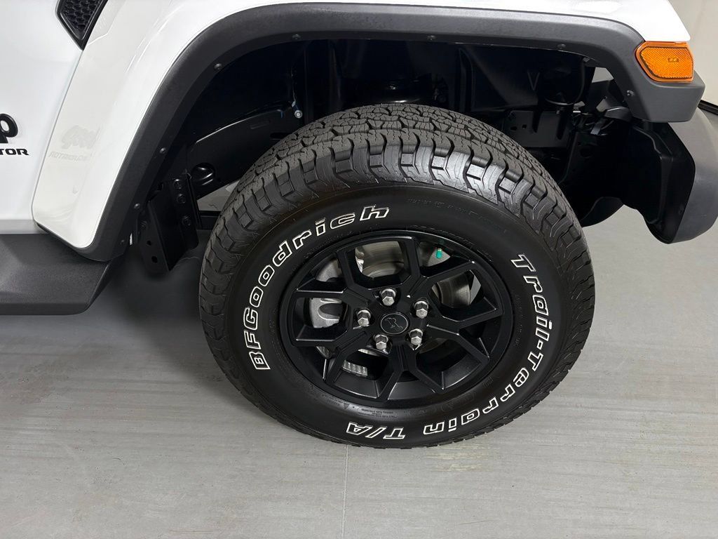 Used 2025 Jeep Gladiator Sport AWD/4WD image 10