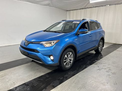 Used 2017 Toyota RAV4 XLE w/ All Weather Liner Package AWD/4WD image 5