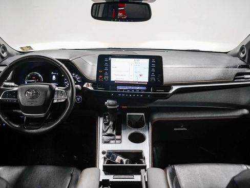 Used 2024 Toyota Sienna XSE w/ XSE Plus Package image 13