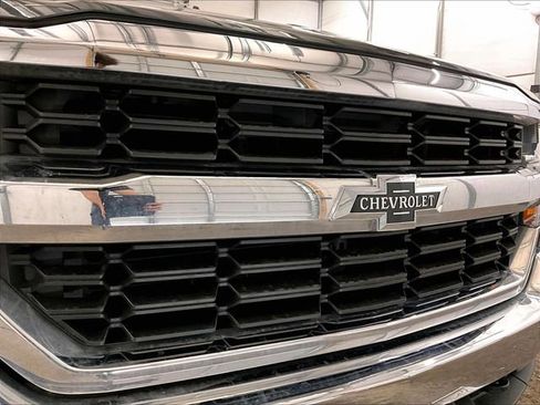 Used 2018 Chevrolet Silverado 1500 LT w/ All Star Edition AWD/4WD image 29