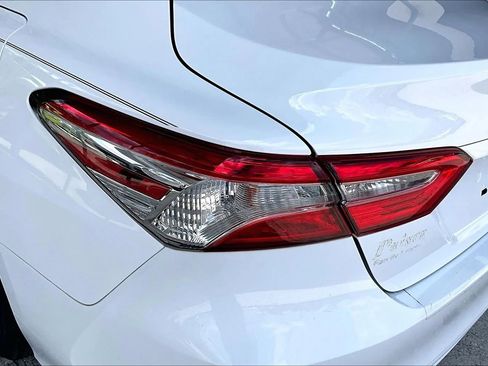 Used 2020 Toyota Camry LE FWD image 20