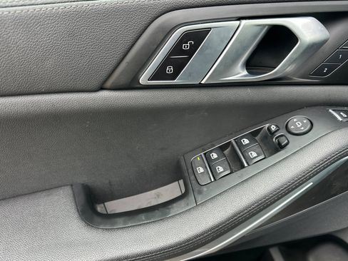 Used 2022 BMW X5 xDrive40i w/ Parking Assistance Package image 11