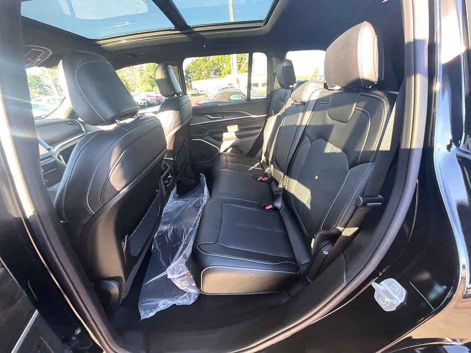 New 2027 Jeep Grand Cherokee Limited AWD/4WD image 29