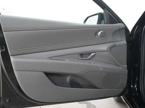 Used 2025 Hyundai Elantra SEL image 19