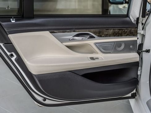 Used 2018 BMW 740i xDrive AWD/4WD image 53