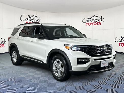 Used 2022 Ford Explorer XLT w/ Equipment Group 202A image 3