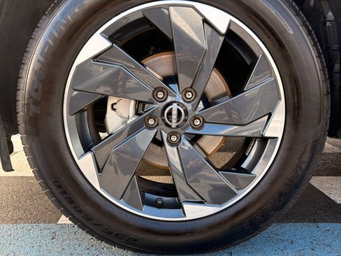 Used 2024 Nissan Rogue SV image 22