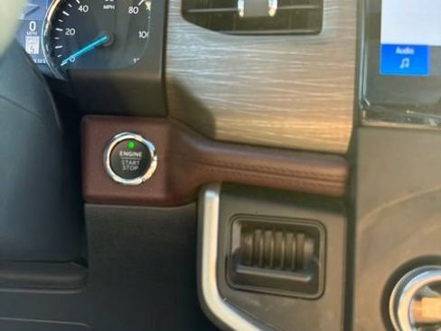 Used 2024 Ford Expedition Limited RWD image 19