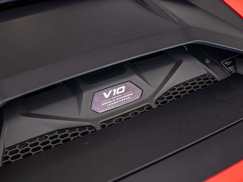 Used 2023 Lamborghini Huracan Sterrato image 17